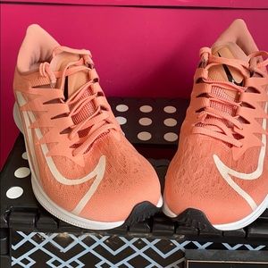 NIKE ZOOM RIVAL FLY CORAL TRAINERS